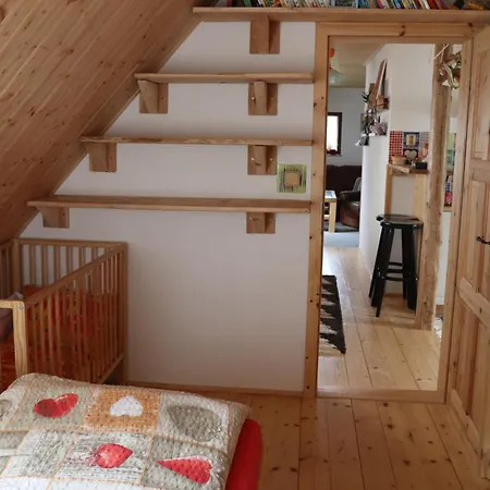 Rozcestí, Z Gruntu Dobré Přespání Apartamento